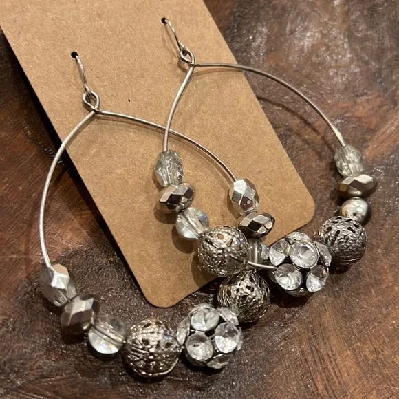 Vintage Jewelry Silver Hoop Earrings With Multi Textured Sized Beads - Picture 9 of 9